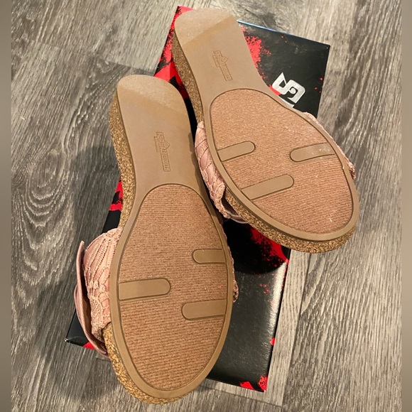 Fergalicious Sandals  Sz 6 - Brand New - Picture 7 of 10